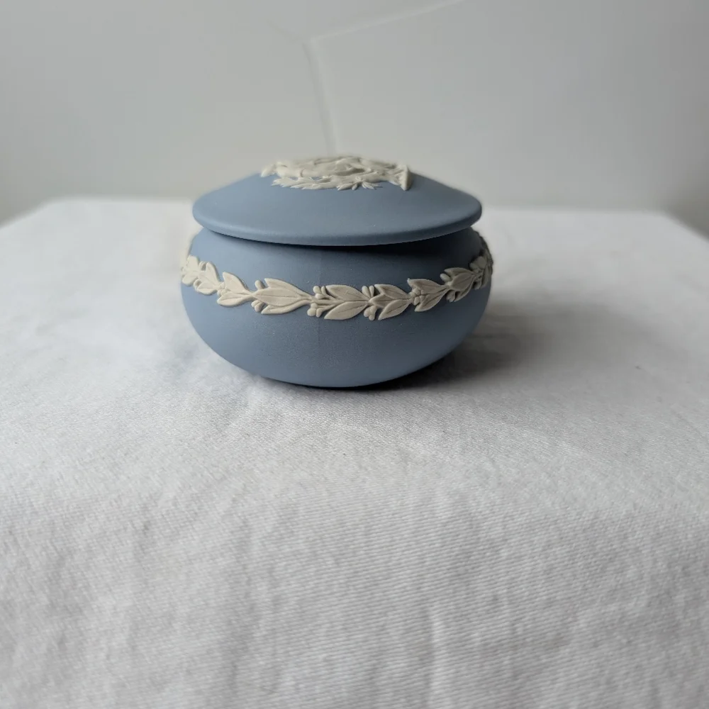 Wedgwood England Jasperware Blue Cream Detail Aesculapius Oval Trinket Box + Lid